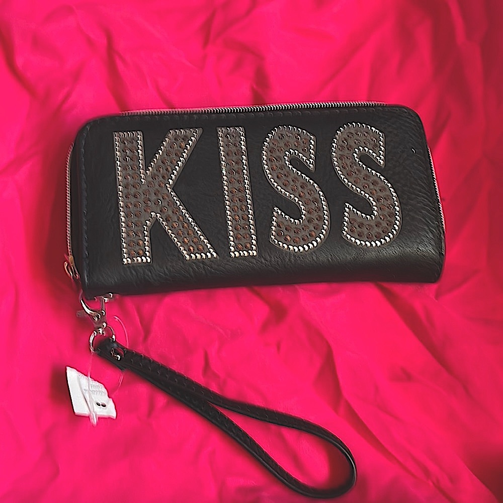 ♥️Kiss Clutch